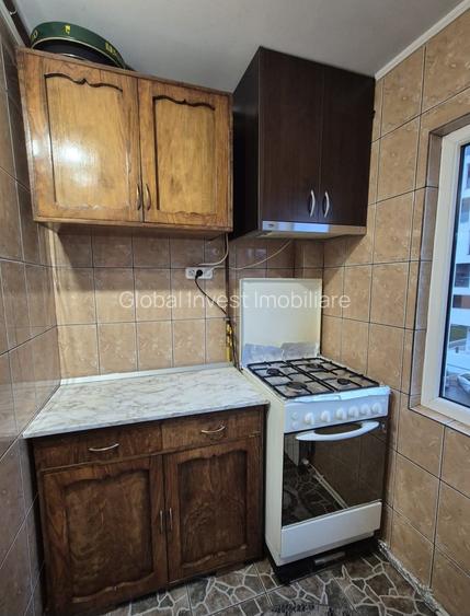 Apartament 3 camere, 2 gr sanitare, etaj 2/4 cu îmbunătățiri recente - 11