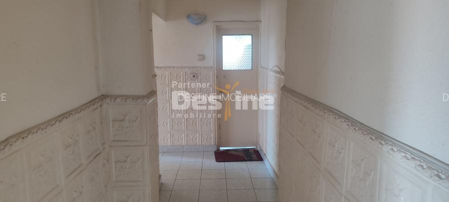 APARTAMENT CU 3 CAMERE IN ZONA MATERNA SITUAT LA ETAJUL 3 BLOC TURN - 16