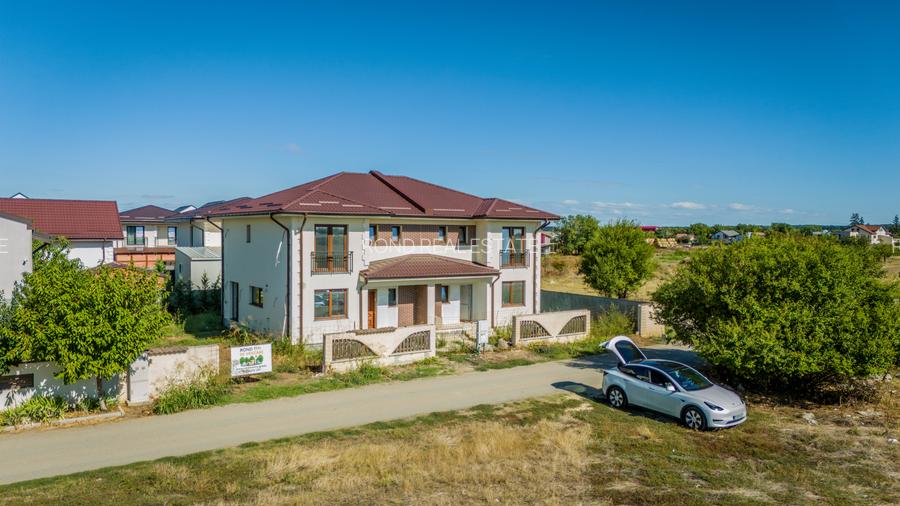 Vila alipita,finalizata, impecabil executata, teren 350mp, preechipare AC - 2