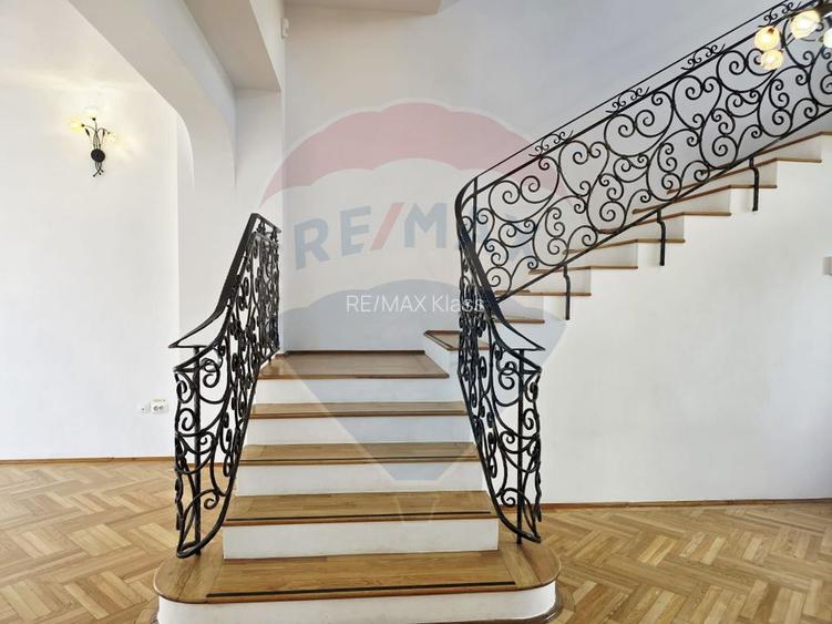 Vilă reprezentativa pentru activitati comerciale | 8 camere | D+P+1+M - 4
