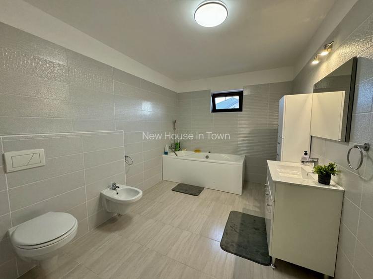 Casă Spațioasă de Vânzare în Ghimbav | Două Apartamente | Teren 579 mp - 18