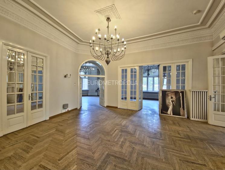 Vila cu arhitectura spectaculoasa Dacia - 3