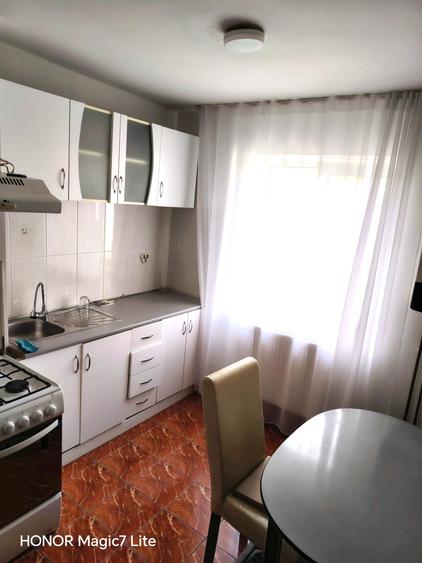 Apartament 2 camere zona strazii Sf Vineri 48mp mobilat utilat 64.000eur neg