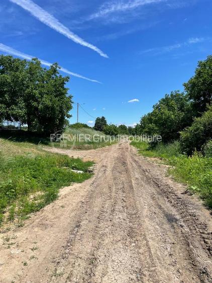 Teren intravilan 4.615mp, Podu Iloaiei, acces auto - 3