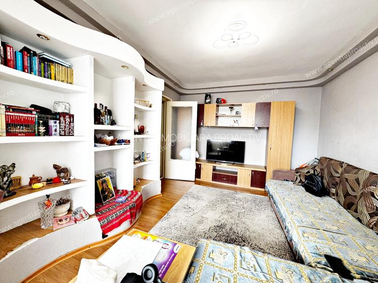 Apartament cu 2 camere decomandat, situat la etajul 3, Micro 14. - 2