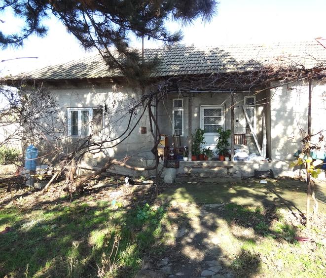 Teren cu casa, 3600mp, 4 camere de vanzare in Nicolae Balcescu