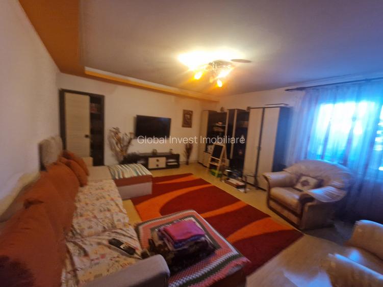 Lumina- Casa P+M, 5 Camere+ 1 Spatiu Comercial, teren 425mp - 120.000euro - 6