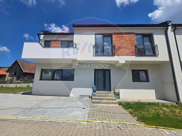 Duplex, 142mp, complex privat, toate utilitatile, asfalt, comision 0 - 3