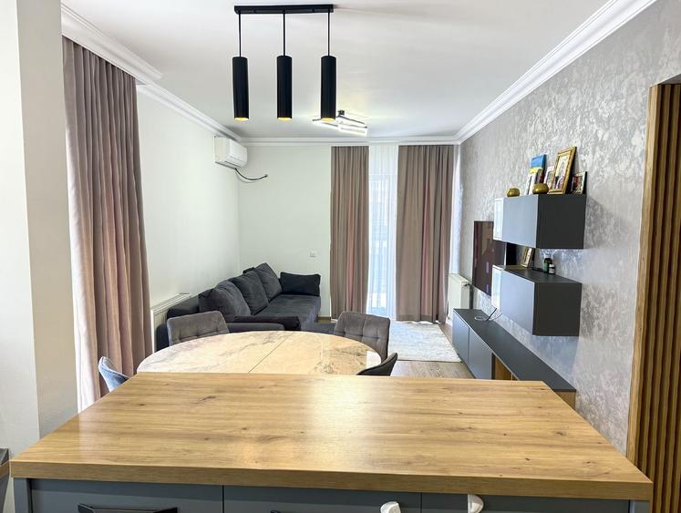 Apartament 4 Camere | 15 min Metrou Drumul Taberei | Centrala Proprie