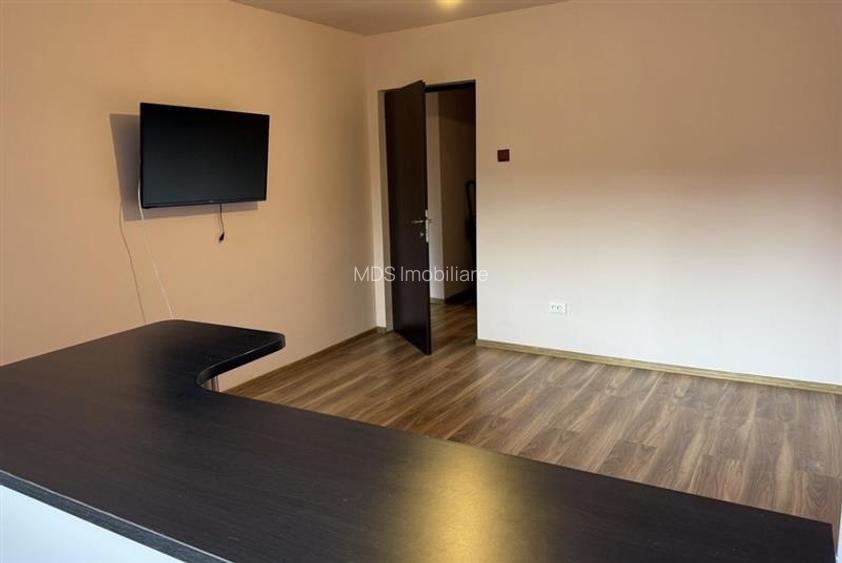 Decomandat la etaj 1, recent renovat zona Favorit - 2