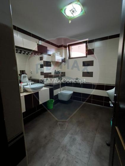 Spațiu comercial de închiriat - 30