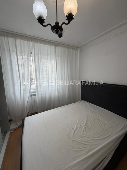Vanzare apartament cu 4 camere in  Micro 39b, langa scoala 34, etaj 1. - 6