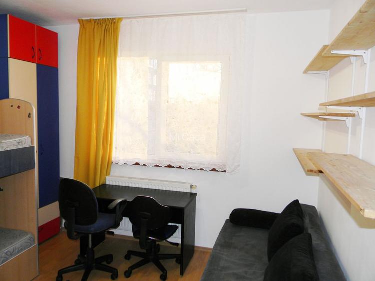 Apartament cu 3 camere mobilate,cartier Tractoru - 3