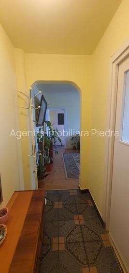 Vand apartament 2 camere , semidecomandat , zona Vasile Aaron - 6