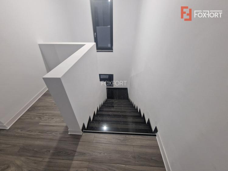 Duplex de vanzare cu 3 camere si teren de 309 mp - Recas - 13