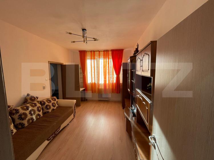 Apartament de vanzare, cu 2 camere, zona Tractorul - 3
