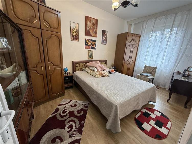 Aleea Parcului - etajul 1 - decomandat - 7