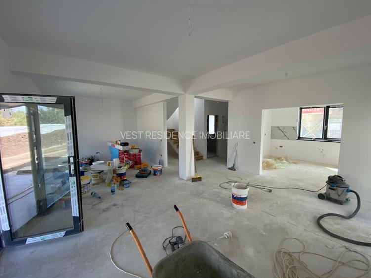 Case individuale cu 4 camere si mansarda. Teren 400 mp. Comision 0 - 14