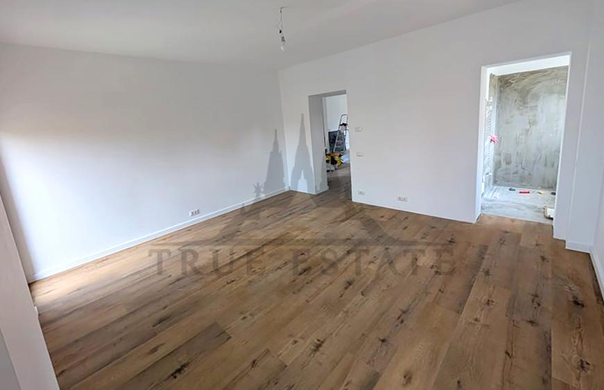 Apartament cu 5 camere in vila cu loc de parcare in curte zona Barbu Vacarescu