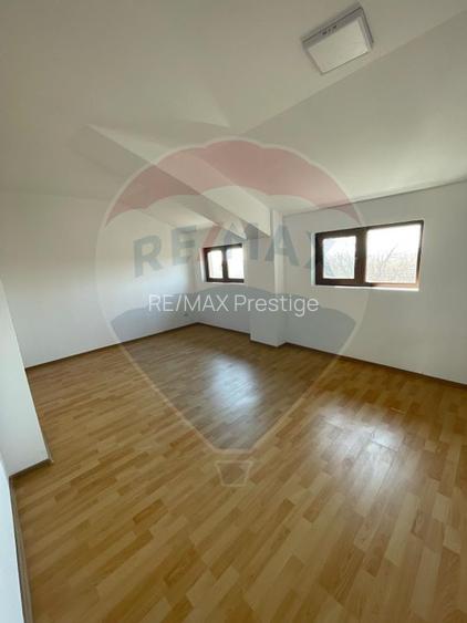 Cladire mixta depozitare  si birouri/locuit 600 mp si teren 1500 mp - 9