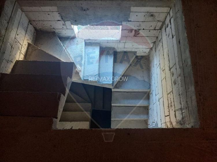 Casa la rosu de vanzare in Caiuti, Bacau - 6