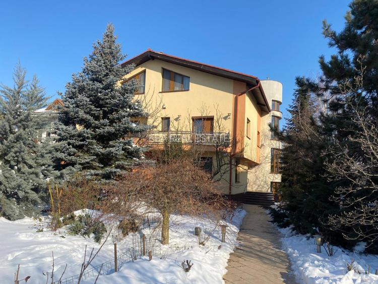 Resedinta emblematica in Chiajna-Rosu pe malul lacului, 785 mp, 2500 mp teren - 2