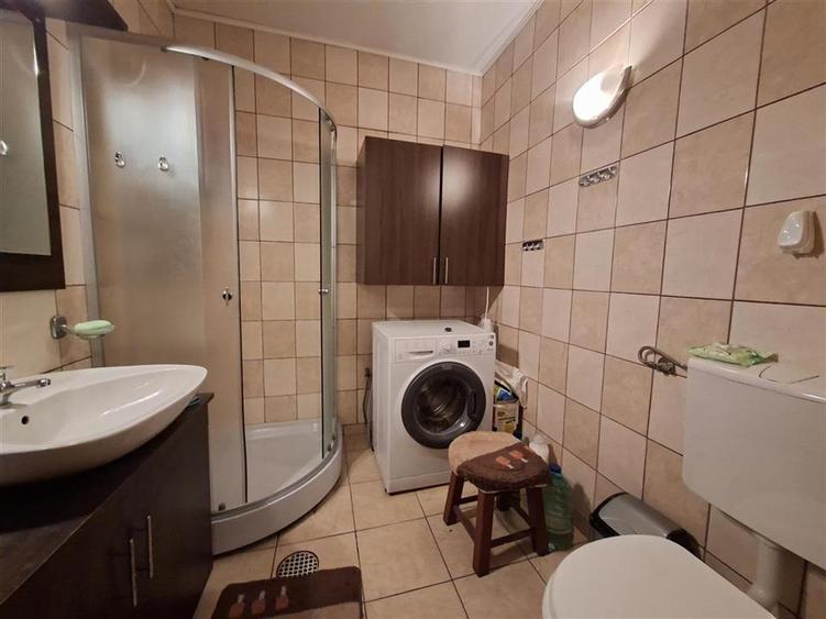 Casa 4 camere pivnita curte individuala Zona Lazaret