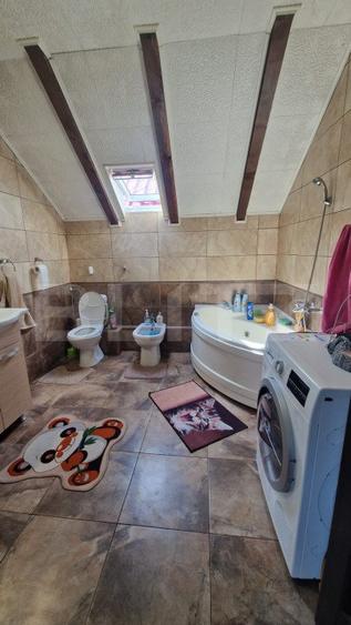 Casa 5 camere, Sacele , panouri solare 6kw, terasa , 835 mp teren