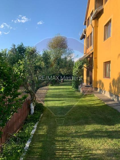 Casa / Vila cu 9 camere de vanzare in zona Central - 2