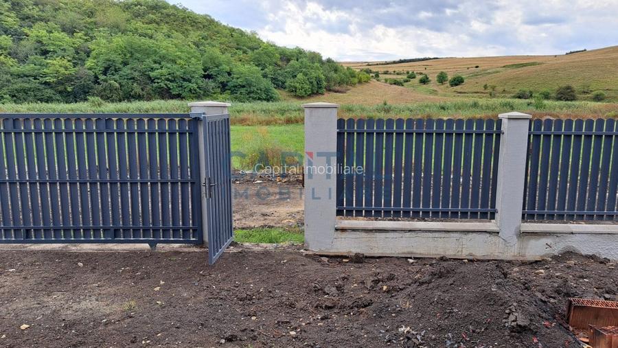 Casa superba cu garaj, aproape de padure - 4