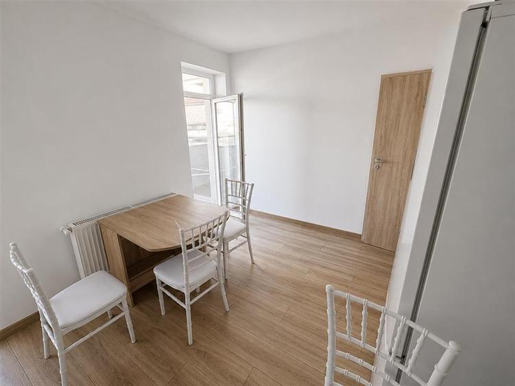 Apartament decomandat 2 camere cu balcon zona Henri Coanda