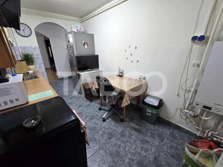 Apartament decomandat de vanzare 59 utili balcon pod zona Dioda Sibiu - 17