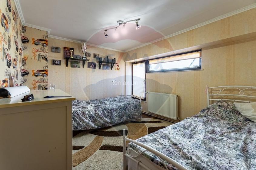 Casă spațioasă 350 mp utili, Teren 650 mp, Garaj subteran, Tractorul - 49