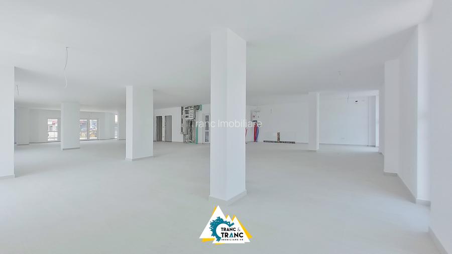 Spațiu comercial nou, de 200 mp, la prima inchiriere, pe Calea Radnei - 5