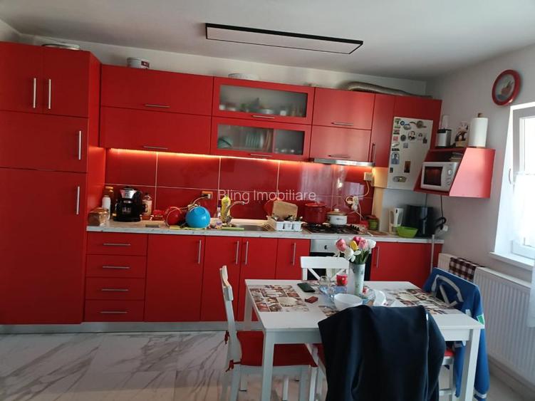 Apartament cu  2camere,etaj intermediar,zona Eroilor - 9
