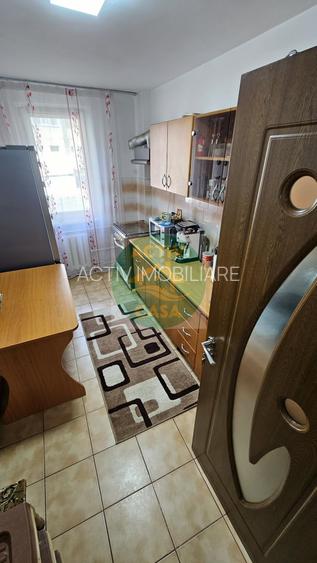 Apartament de vanzare, 3 camere, etaj 1 - 10