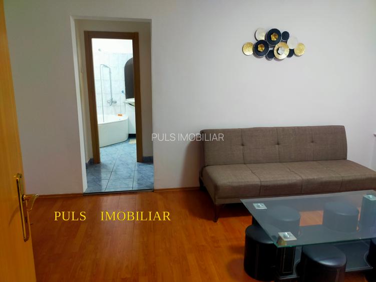 City Mall : Apartament trei camere,două holuri,etaj 2 , gaze , balcon generos - 9