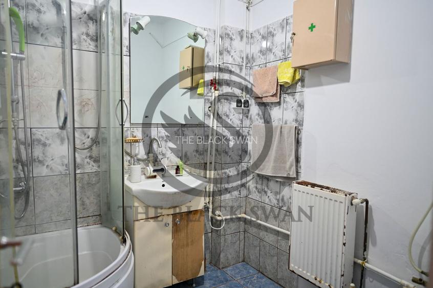 Casa cu 7 camere de vanzare | Zona Centrala, Baicoi | Comision 0% - 29