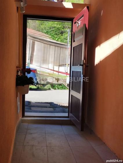 Casa libera la vanzare, renovata zona Schei - 6