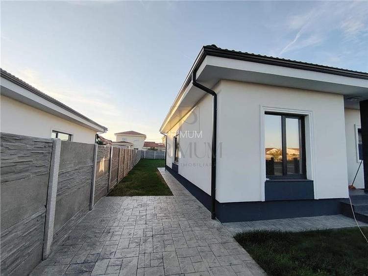 Duplex pe plan - teren generos - zona aproape de toate magazinele. - 3