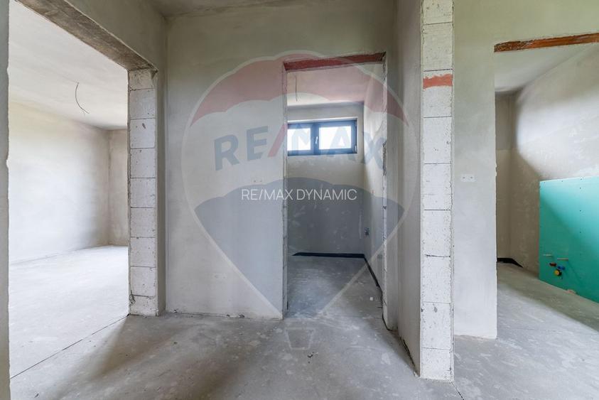 Casa într-un complex nou de 6 case înșiruite, 4 camere  zona centrala - 13