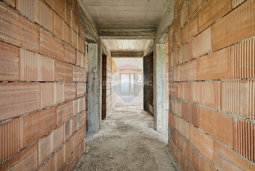 Casă / Vilă nouă de vânzare, la roșu, 5 camere, 225mp, Fântânele, Arad - 9