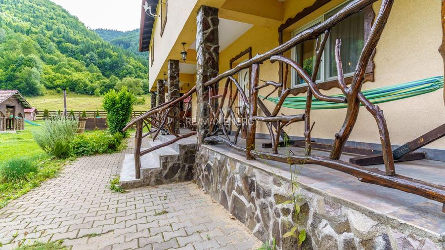 Cabana de vânzare –Mărișel, 10 camere, terasa 41mp, piscină, ciubăr - 1