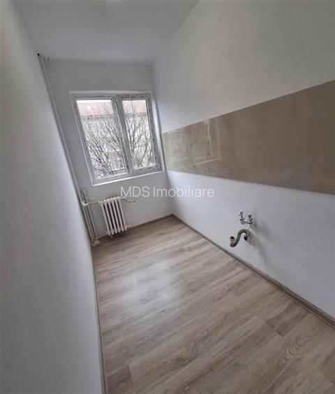 4 camere etaj intermediar langa Mall renovat recent - 11