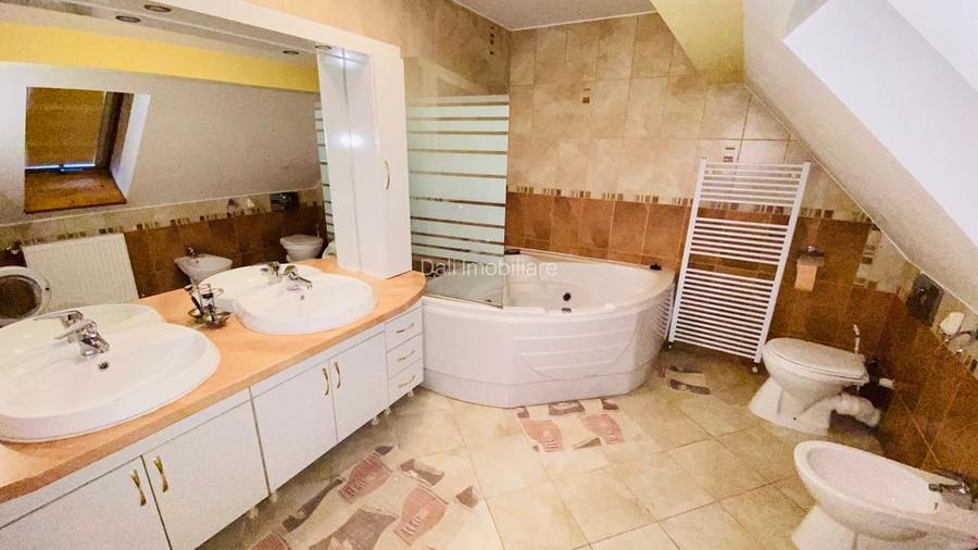 Casă de vânzare în centrul Hălchiu - 9