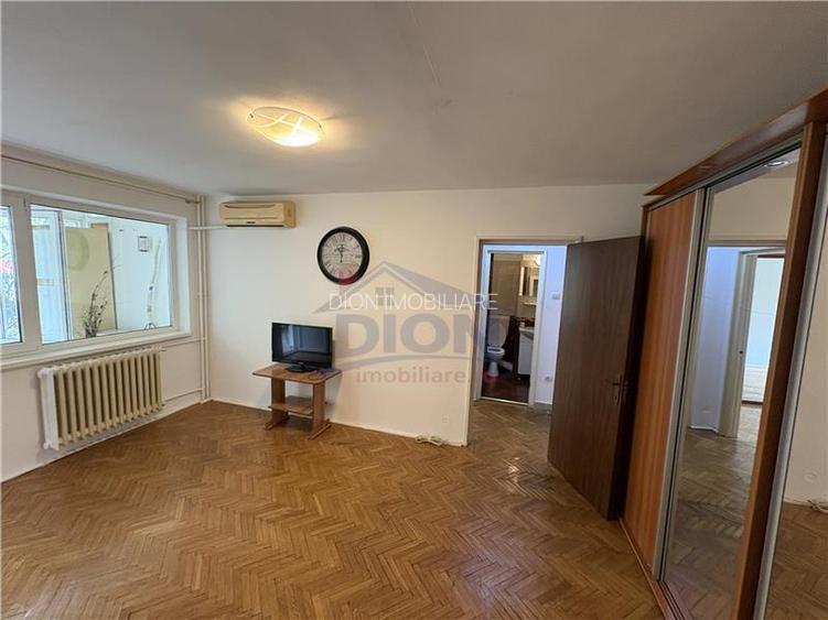 Obregia - Fantana Florilor,  bloc retras de la bulevard - 12