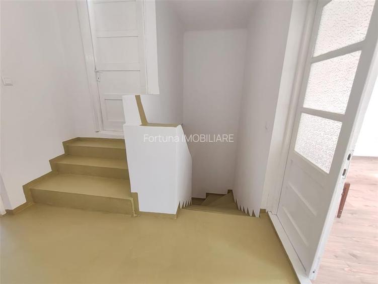 Casa singur in curte - Florilor - 7