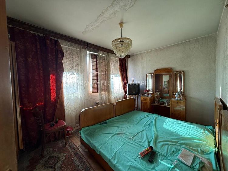 Baba Novac, Campia Libertatii, chiar la coltul parcului IOR, 2 bai - 10