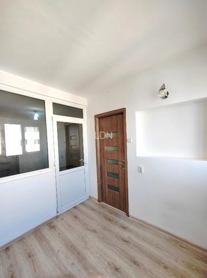 Proprietar vand garsoniera la etaj intermediar  - 4