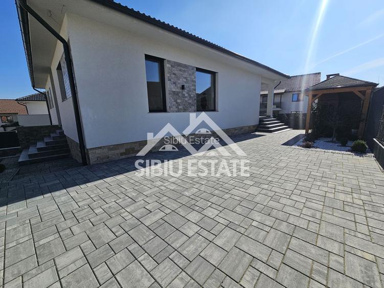 Casa cu garaj si pivnita, NOU - 13